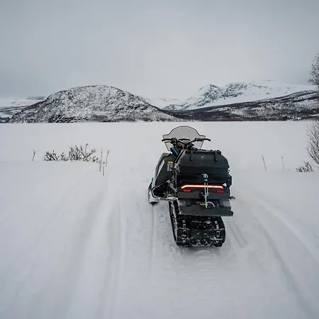 Fredfullt Hus Ved Oksfjordvannet Tatil Evi *