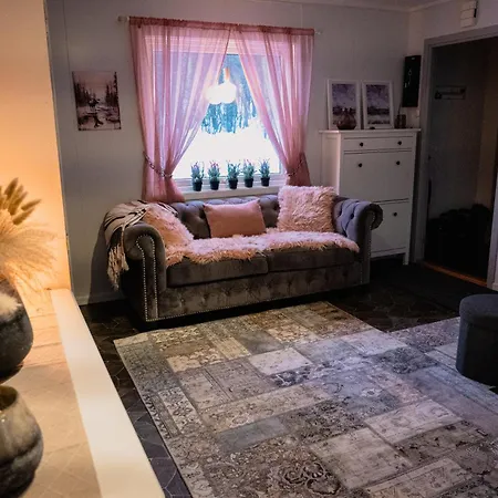 Semesterbostad Fredfullt Hus Ved Oksfjordvannet Storslett