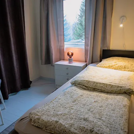 Fredfullt Hus Ved Oksfjordvannet Tatil Evi