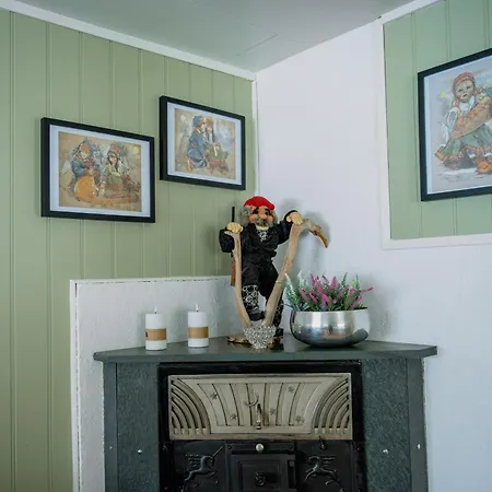 Fredfullt Hus Ved Oksfjordvannet Tatil Evi Storslett