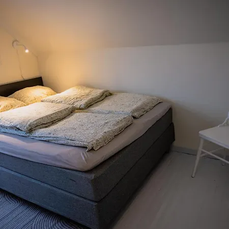 Fredfullt Hus Ved Oksfjordvannet Storslett