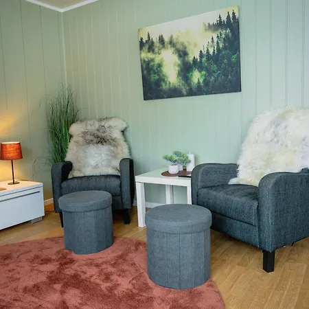 Fredfullt Hus Ved Oksfjordvannet * Storslett