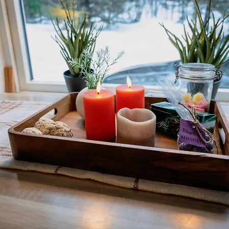 Fredfullt Hus Ved Oksfjordvannet