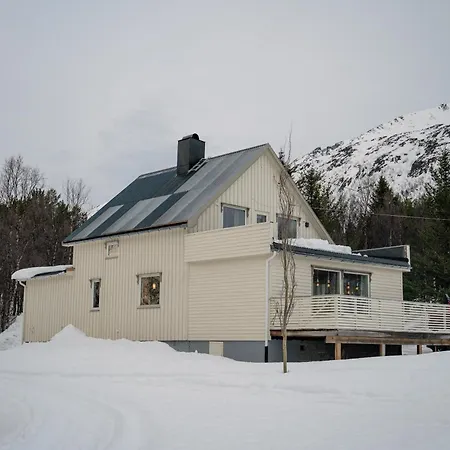 Fredfullt Hus Ved Oksfjordvannet Vakantiehuis