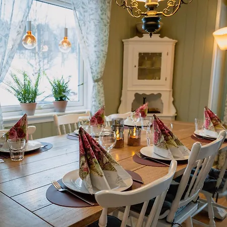 Tatil Evi Fredfullt Hus Ved Oksfjordvannet Storslett