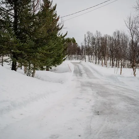 Fredfullt Hus Ved Oksfjordvannet * Storslett