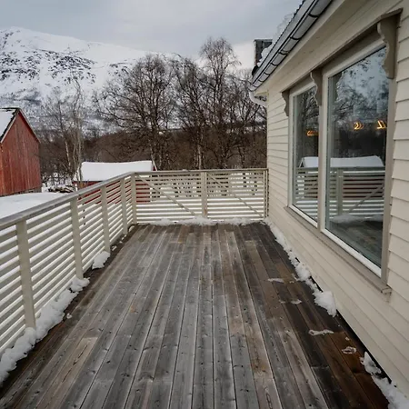Fredfullt Hus Ved Oksfjordvannet Tatil Evi
