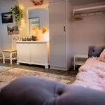 Fredfullt Hus Ved Oksfjordvannet *