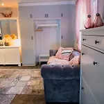 Fredfullt Hus Ved Oksfjordvannet Prázdninový dům *