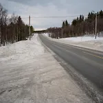 Fredfullt Hus Ved Oksfjordvannet