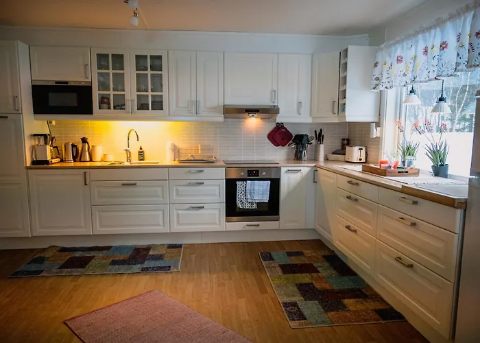 Fredfullt Hus Ved Oksfjordvannet Дом отдыха Storslett