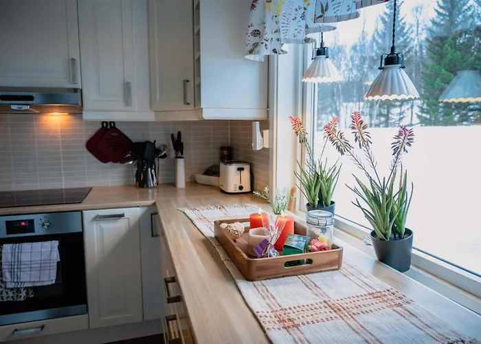 Fredfullt Hus Ved Oksfjordvannet